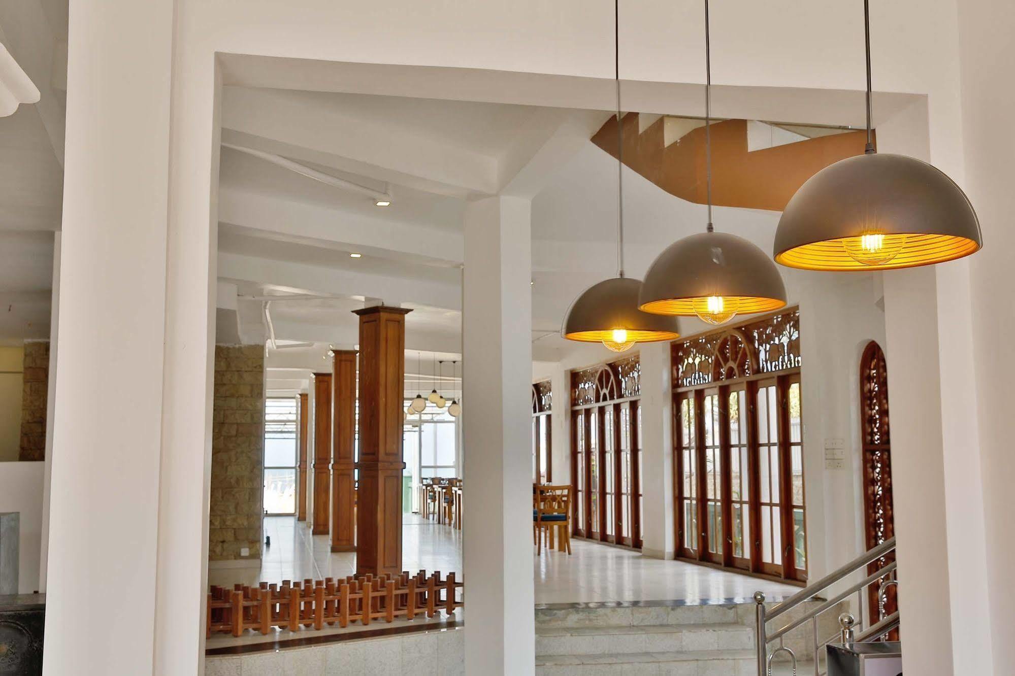 The Reef Beach Hotel Negombo Exterior photo