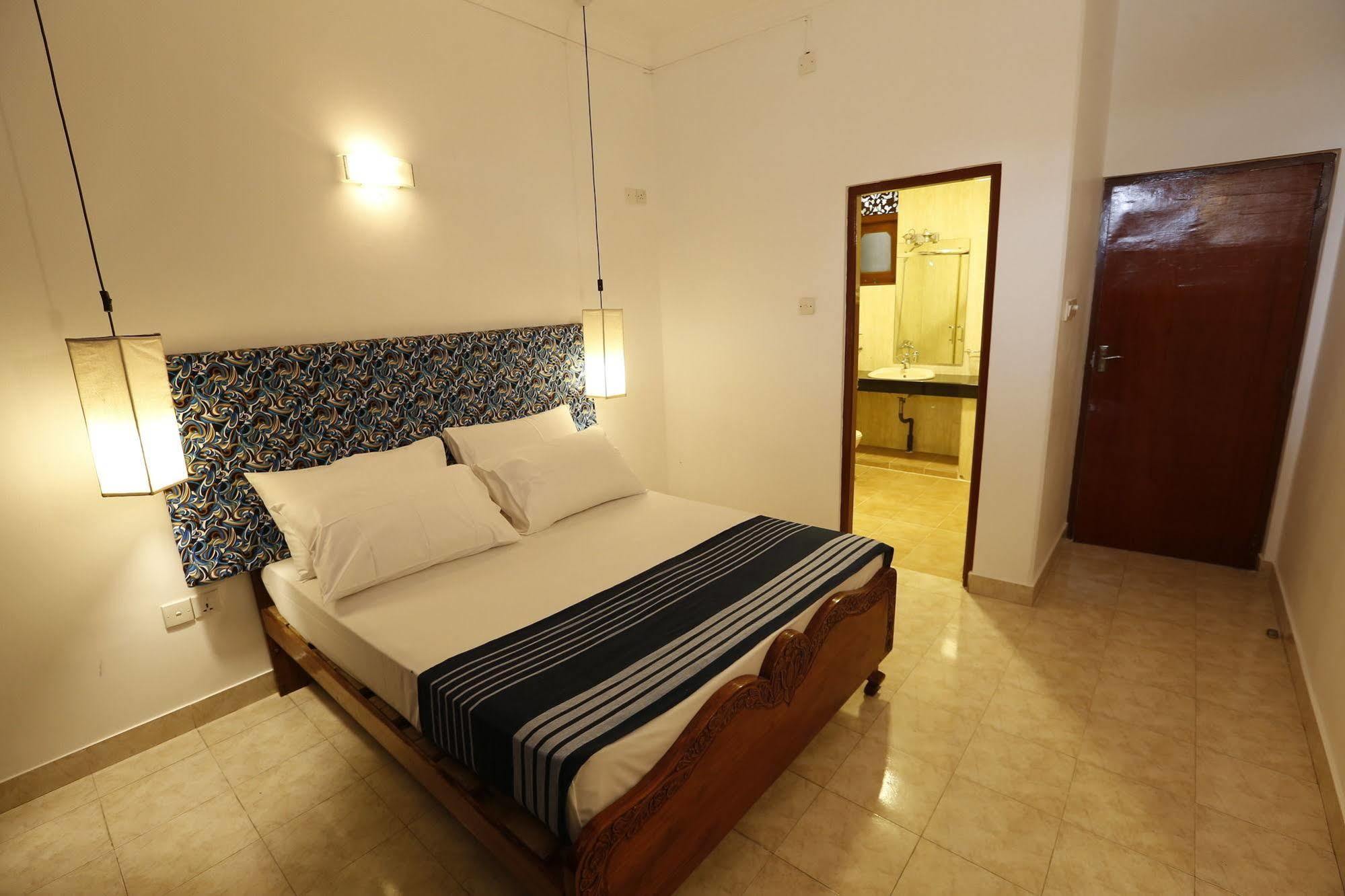 The Reef Beach Hotel Negombo Exterior photo