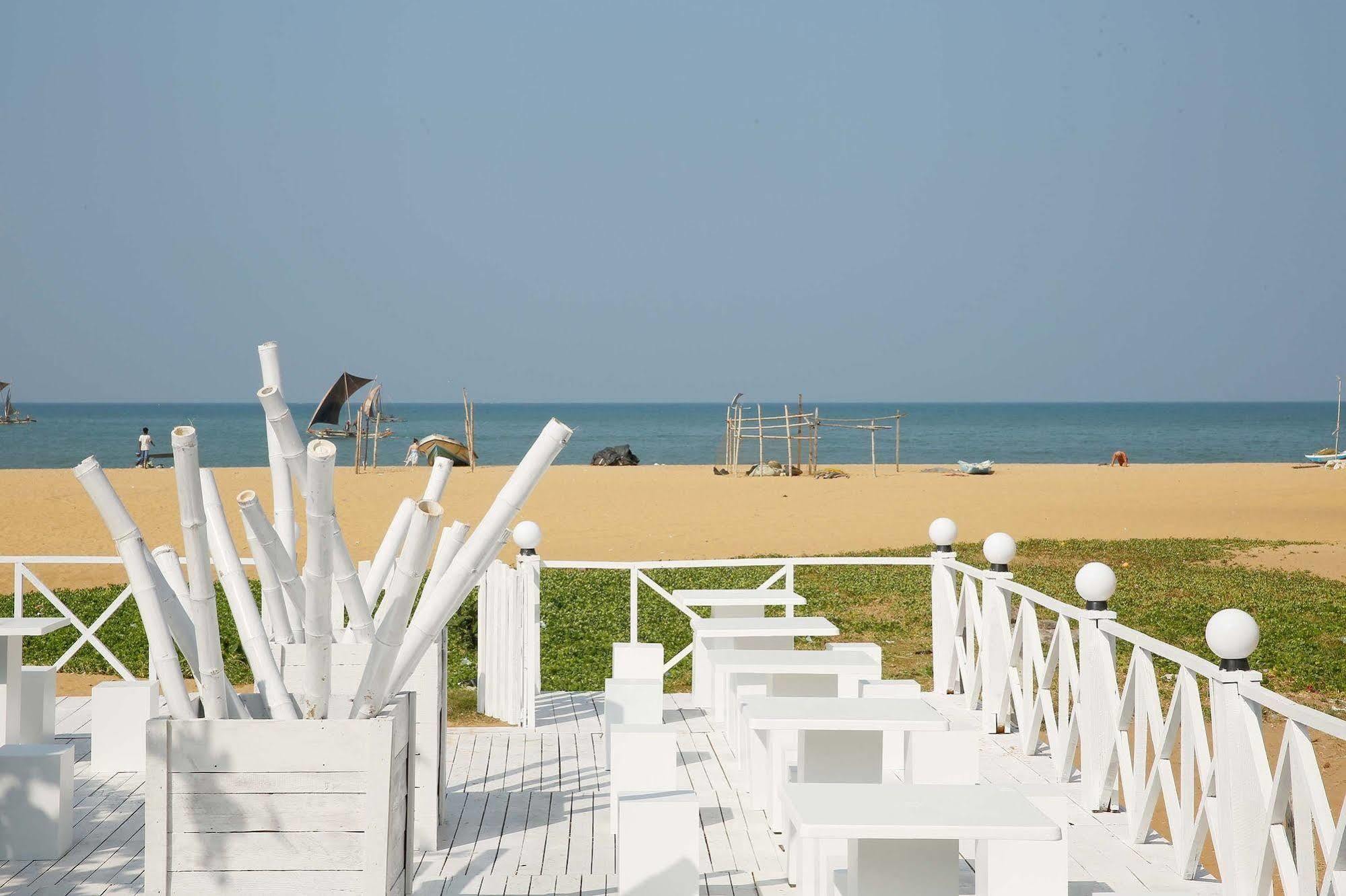The Reef Beach Hotel Negombo Exterior photo